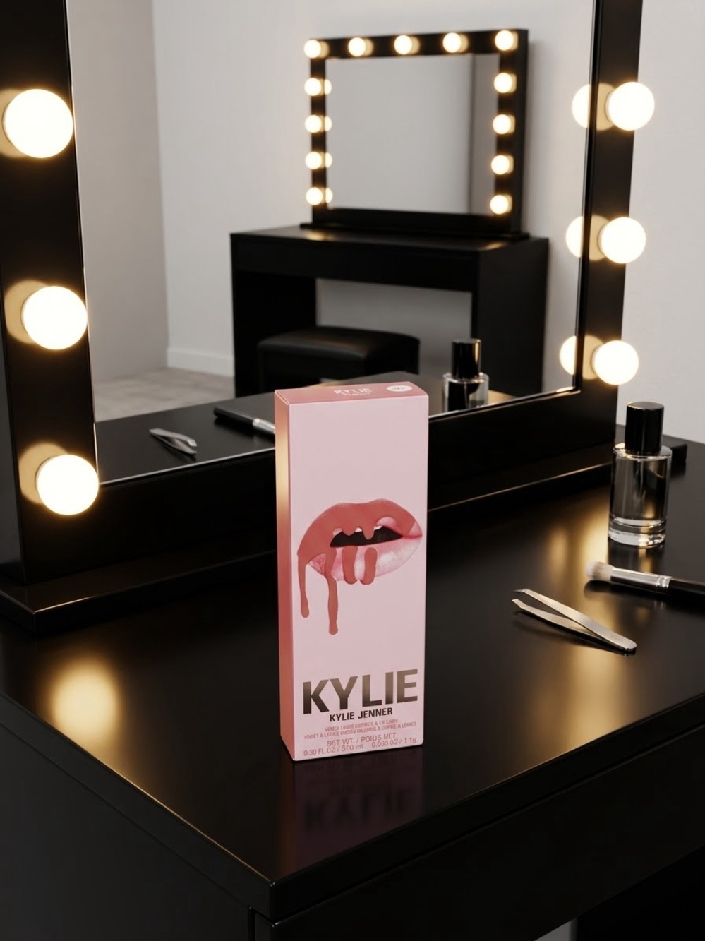 Kylie Lip Kit Liquid Matte Lipstick - and matching lip liner